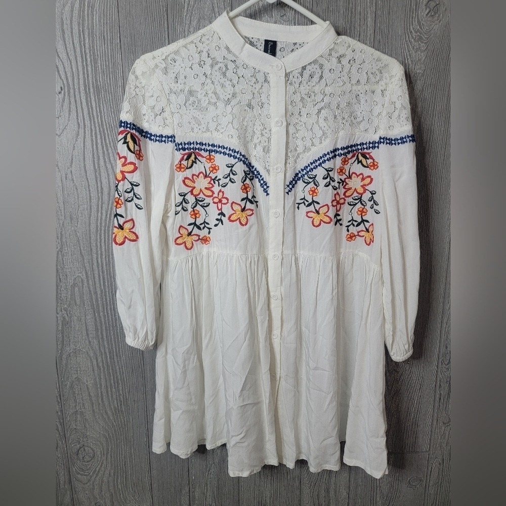 ♡Sacred Threads Floral Embroidered White Womens Tunic With Lace. Size L/XL
